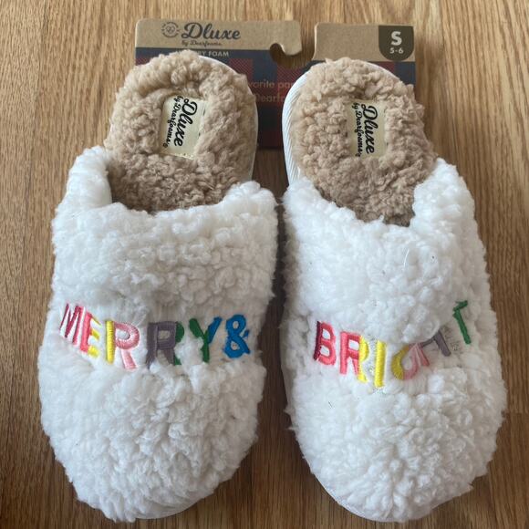 Deluxe by Dearfoams Merry & Bright Slippers Small 5-6 - Picture 1 of 6